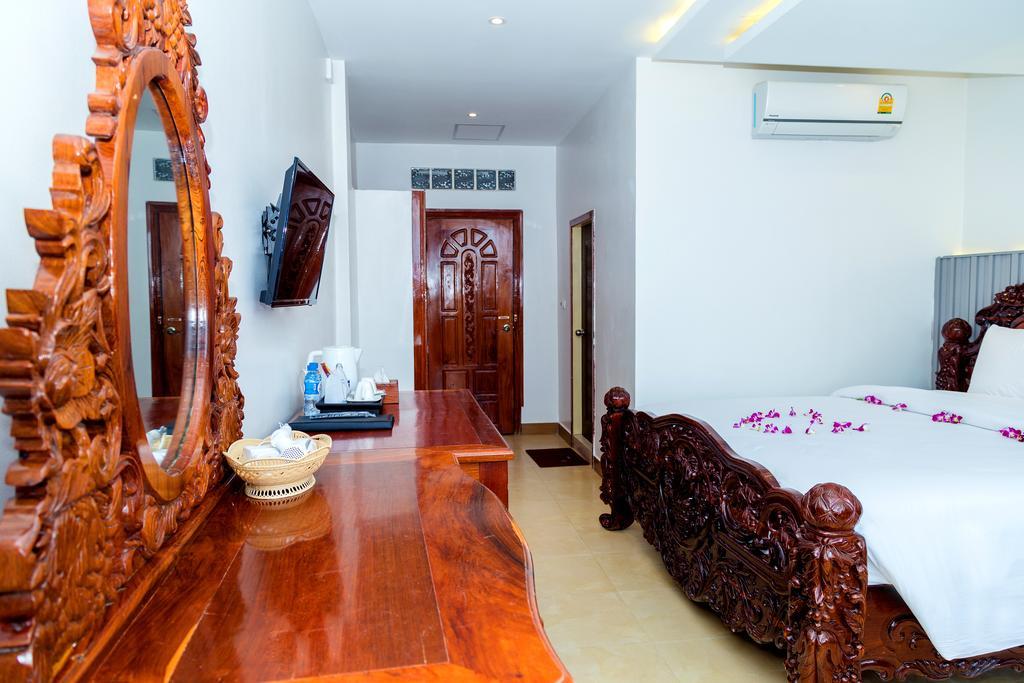 Ly Heng Chhay Hotel Krong Poi Pet Exterior photo