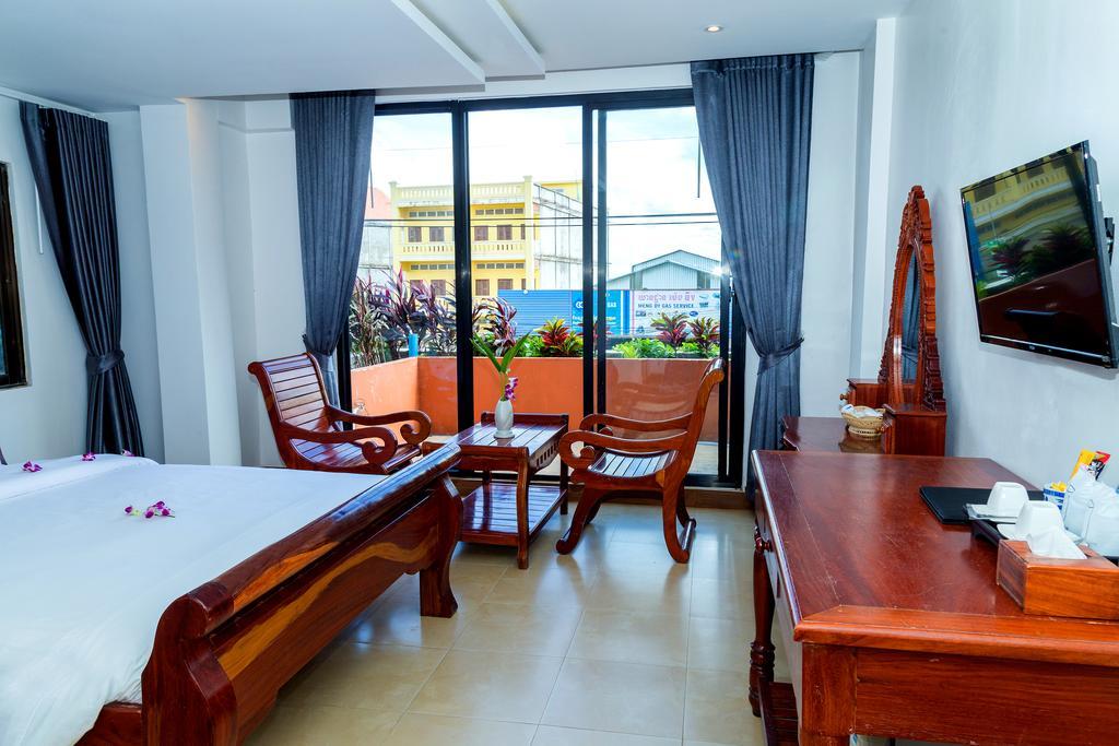 Ly Heng Chhay Hotel Krong Poi Pet Exterior photo