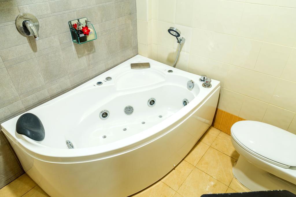 Ly Heng Chhay Hotel Krong Poi Pet Exterior photo